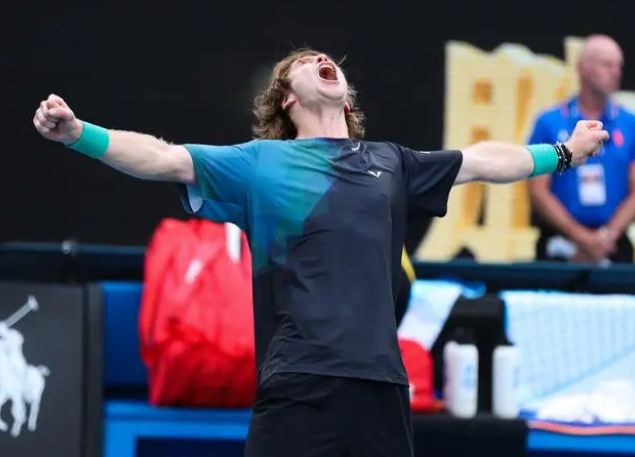 两人不仅在 两人不仅在